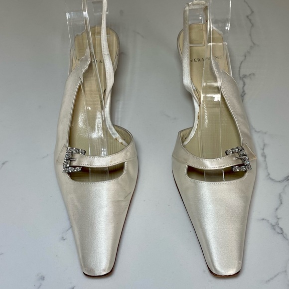 Vera Wang Wedding Satin Kitten Heels - Picture 3 of 10